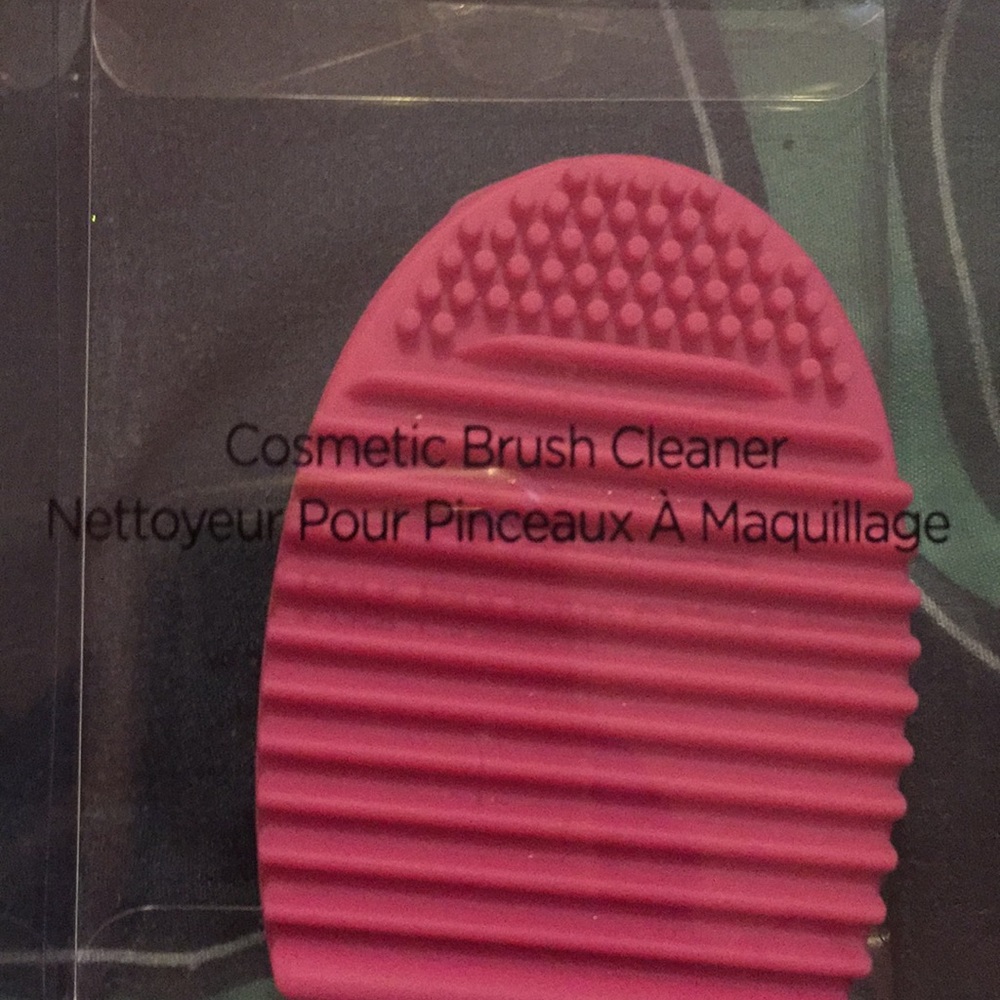 Cosmetic brush cleaner